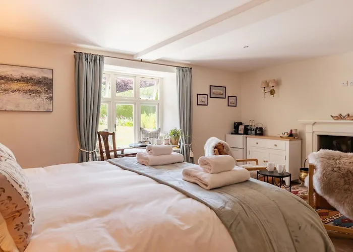 Cliff Farmhouse B&B Suites